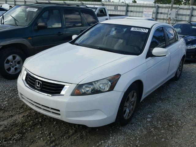 1HGCP2F43AA142743 - 2010 HONDA ACCORD LXP WHITE photo 2