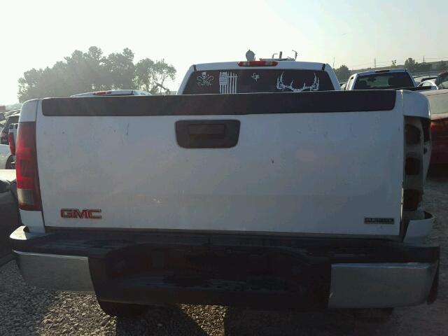 1GTHC24KX8E215868 - 2008 GMC SIERRA WHITE photo 6