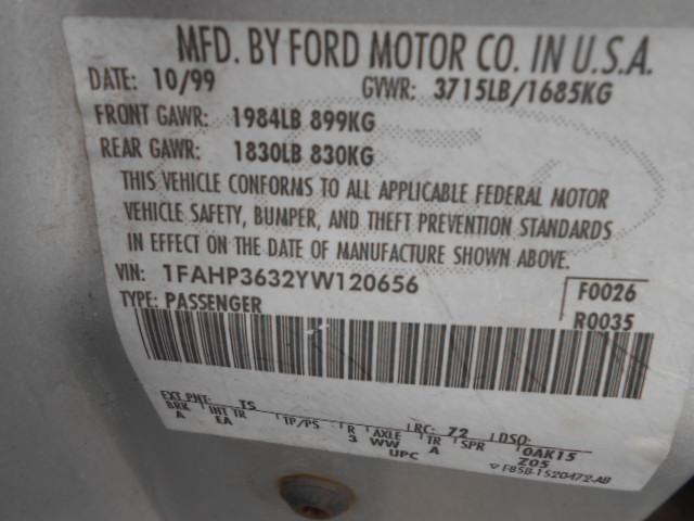 1FAHP3632YW120656 - 2000 FORD FOCUS SILVER photo 10