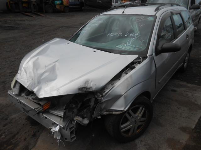 1FAHP3632YW120656 - 2000 FORD FOCUS SILVER photo 2