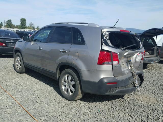 5XYKTDA21DG396950 - 2013 KIA SORENTO SILVER photo 3