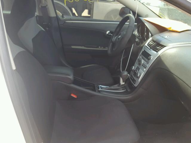 1G1ZC5E05CF338752 - 2012 CHEVROLET MALIBU 1LT WHITE photo 5
