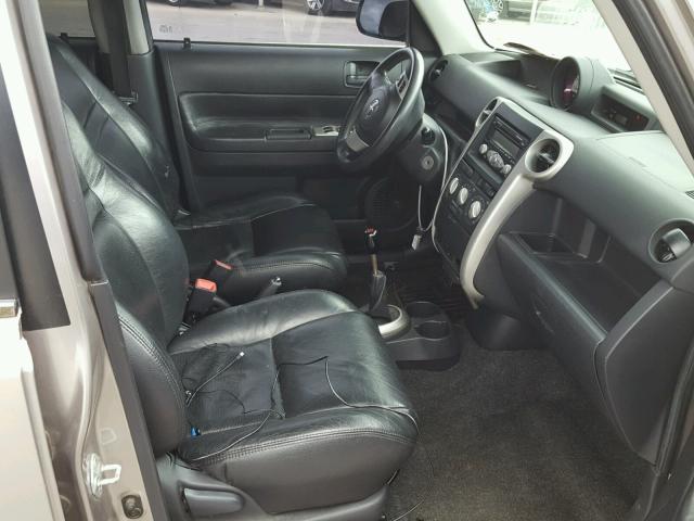 JTLKT334164049391 - 2006 TOYOTA SCION XB Grau Foto 5