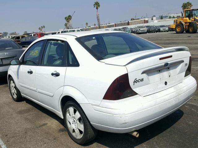 1FAFP38362W111888 - 2002 FORD FOCUS ZTS WHITE photo 3