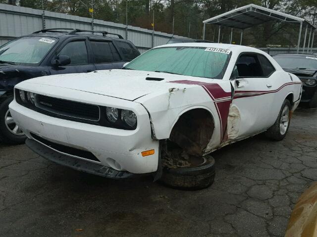 2C3CDYAGXDH653288 - 2013 DODGE CHALLENGER WHITE photo 2