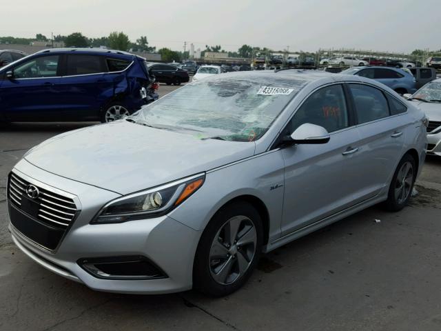 KMHE34L13HA044701 - 2017 HYUNDAI SONATA HYB SILVER photo 2