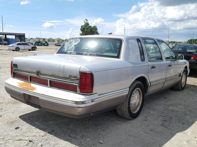 1LNLM83W6SY753841 - 1995 LINCOLN TOWN CAR C SILVER photo 4