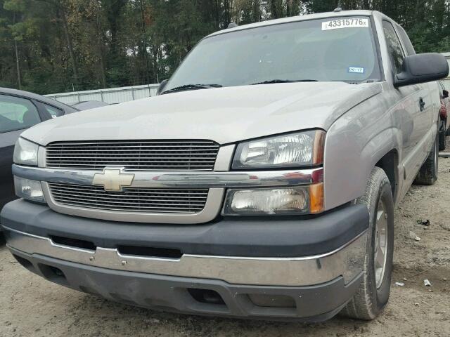 2GCEC19T251302000 - 2005 CHEVROLET SILVERADO SILVER photo 2