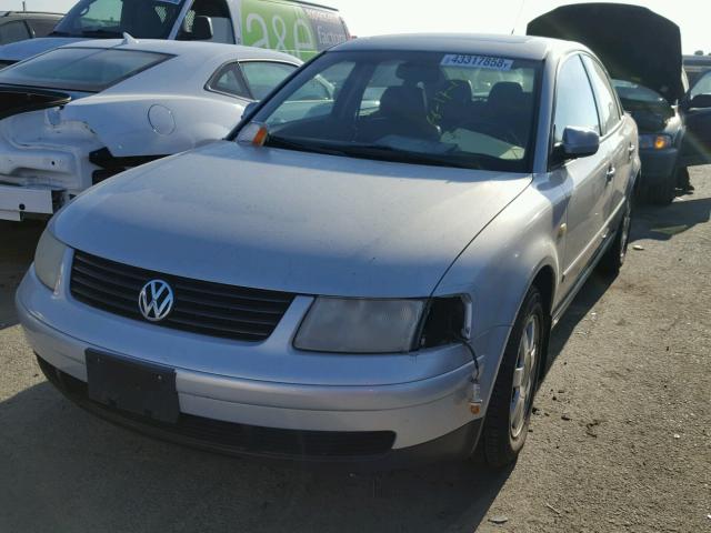 WVWPD63B0XE508517 - 1999 VOLKSWAGEN PASSAT GLX SILVER photo 2