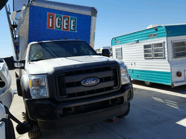 1FDUF5GY5GEA72409 - 2016 FORD F550 SUPER WHITE photo 1