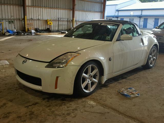 JN1AZ36AX4T005404 - 2004 NISSAN 350Z ROADS WHITE photo 2