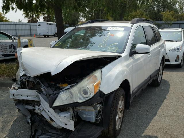 4S4BRDLC4B2385626 - 2011 SUBARU OUTBACK 3. WHITE photo 2