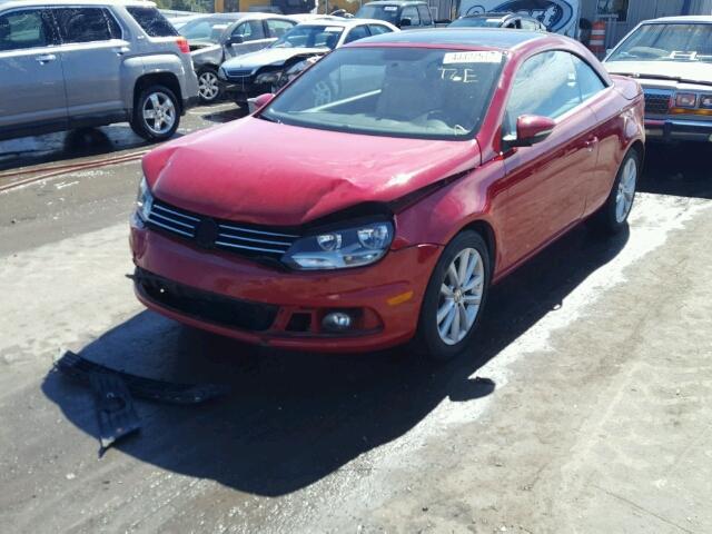 WVWBW7AH7CV015221 - 2012 VOLKSWAGEN EOS KOMFOR RED photo 2