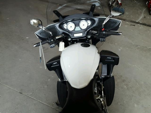 5VPTW36N8G3047321 - 2016 VICTORY MOTORCYCLES CROSS COUN WHITE photo 5