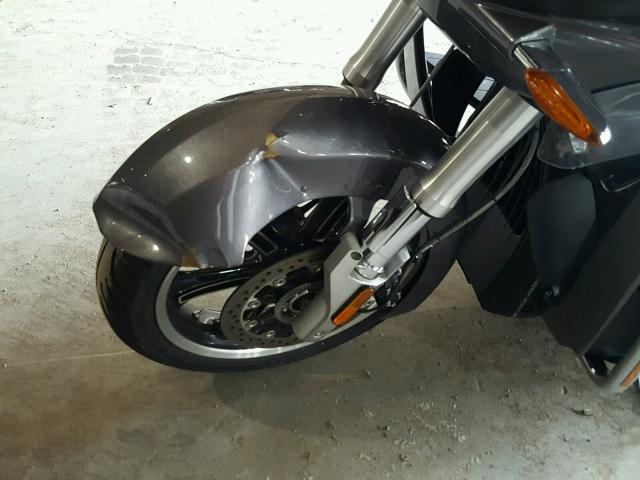 5VPTW36N8G3047321 - 2016 VICTORY MOTORCYCLES CROSS COUN WHITE photo 9