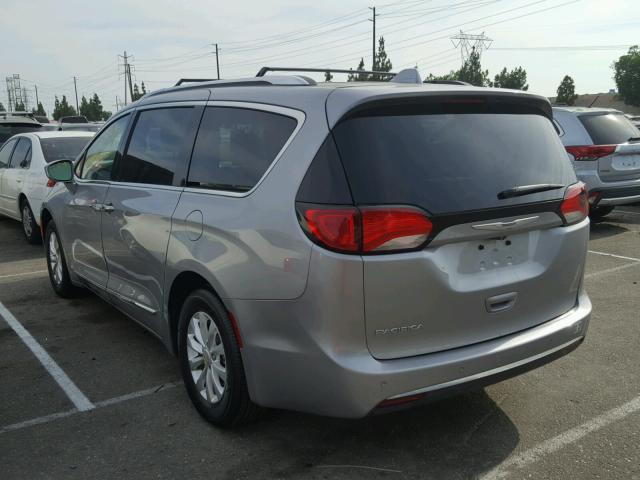 2C4RC1BG3JR163327 - 2018 CHRYSLER PACIFICA T GRAY photo 3