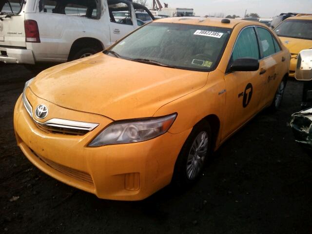 4T1BB3EK8AU114199 - 2010 TOYOTA CAMRY YELLOW photo 2