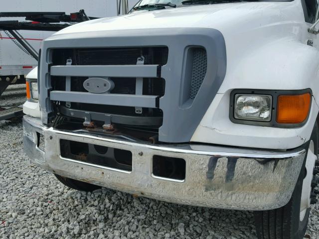 3FRXF76S24V672642 - 2004 FORD F750 WHITE photo 9