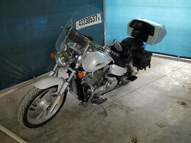 1HFSC550X7A303609 - 2007 HONDA VTX1300 C WHITE photo 2