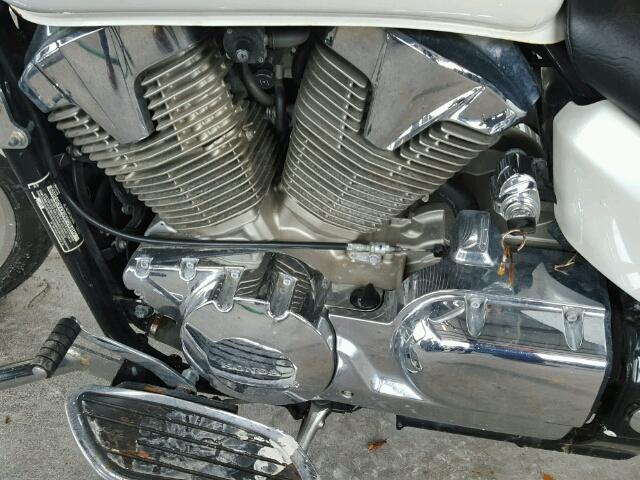 1HFSC550X7A303609 - 2007 HONDA VTX1300 C WHITE photo 7