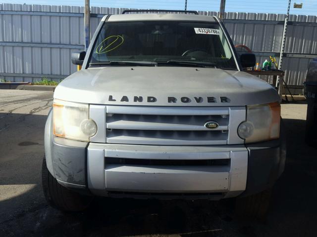 SALAE25495A326502 - 2005 LAND ROVER LR3 SE SILVER photo 9