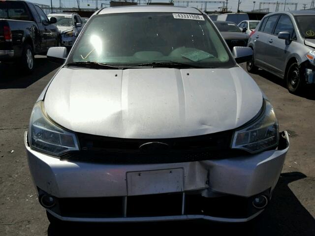 1FAHP36N29W114844 - 2009 FORD FOCUS SES SILVER photo 9