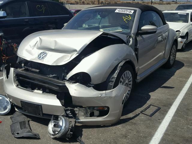 3VW517AT8GM809657 - 2016 VOLKSWAGEN BEETLE S/S 棕色 照片 2