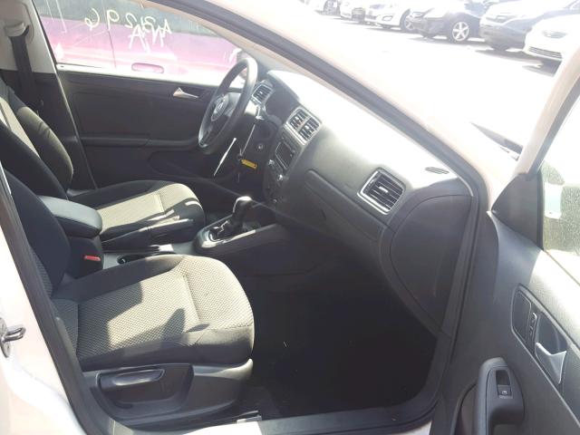 3VW2K7AJ7EM375209 - 2014 VOLKSWAGEN JETTA BASE WHITE photo 5