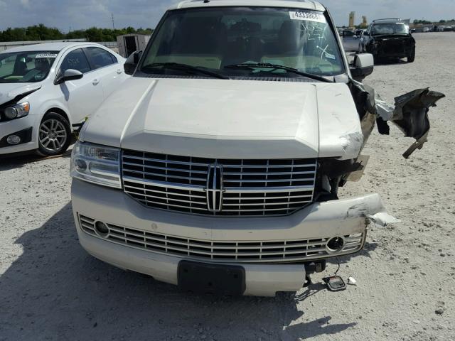 5LMFU27598LJ03271 - 2008 LINCOLN NAVIGATOR 白色 照片 9