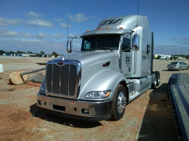 1XPHD49X0CD155996 - 2012 PETERBILT 386 SILVER photo 2