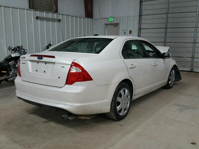 3FAHP0HA8AR249813 - 2010 FORD FUSION SE WHITE photo 4