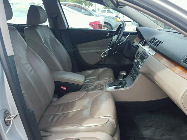 WVWEK73C08E210093 - 2008 VOLKSWAGEN PASSAT LUX SILVER photo 5