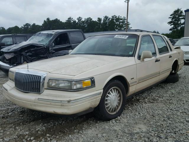 1LNLM83W9VY624285 - 1997 LINCOLN TOWN CAR C TAN photo 2