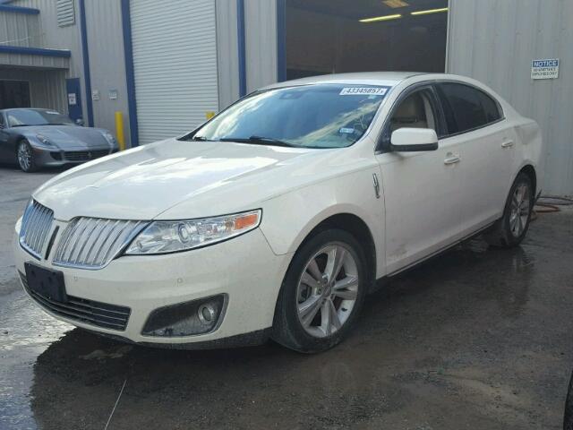 1LNHM93R19G603366 - 2009 LINCOLN MKS WHITE photo 2