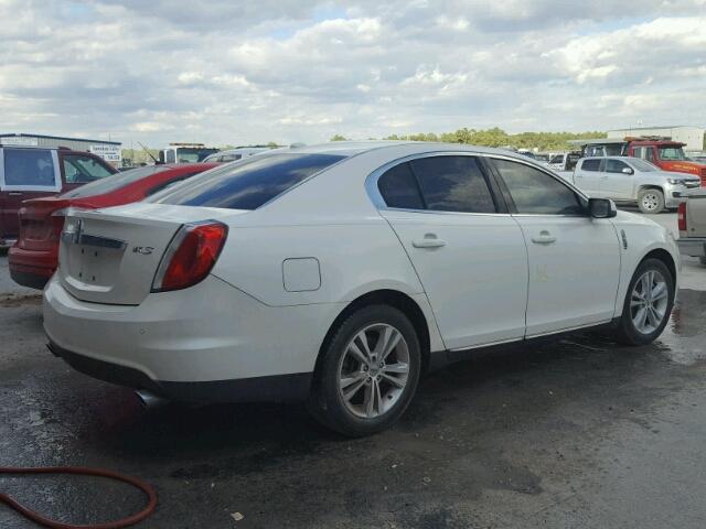 1LNHM93R19G603366 - 2009 LINCOLN MKS WHITE photo 4