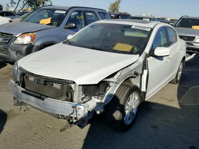 19VDE1F32DE020654 - 2013 ACURA ILX 20 WHITE photo 2