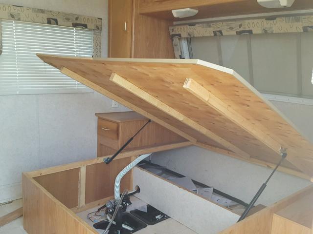 1UJBJ02M0256D0141 - 2003 JAYC QWEST WHITE photo 5