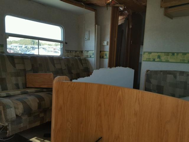 1UJBJ02M0256D0141 - 2003 JAYC QWEST WHITE photo 6