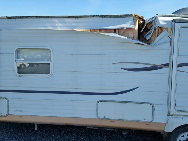 1UJBJ02M0256D0141 - 2003 JAYC QWEST WHITE photo 9