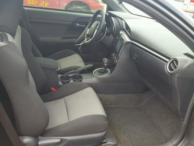 JTKJF5C72GJ023396 - 2016 TOYOTA SCION TC 灰色 照片 5