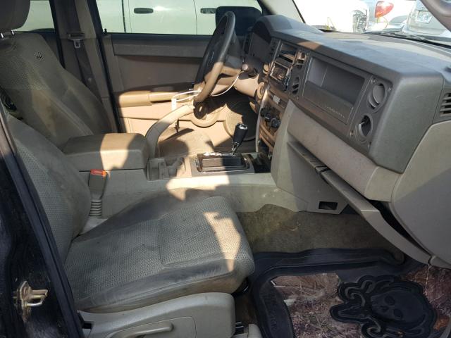 1J8HH48KX6C269552 - 2006 JEEP COMMANDER BLACK photo 5