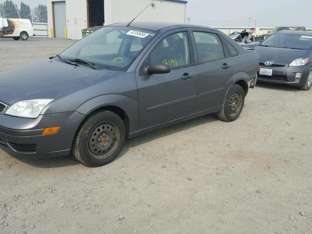 1FAFP34N17W363336 - 2007 FORD FOCUS ZX4 GRAY photo 2