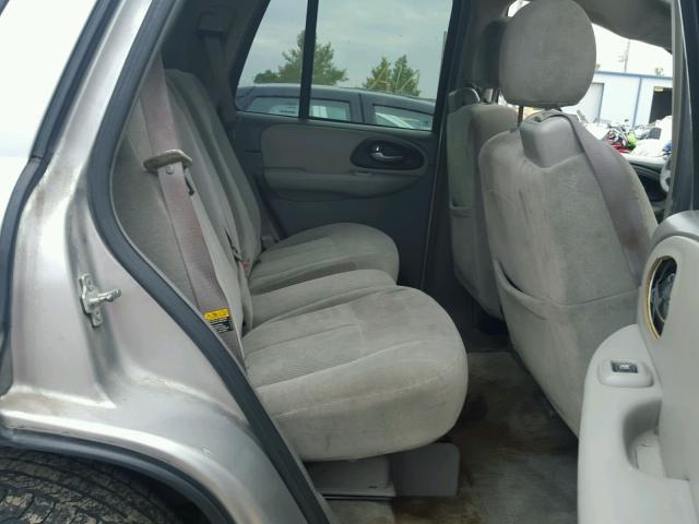 1GNDT13S552242216 - 2005 CHEVROLET TRAILBLAZE SILVER photo 6