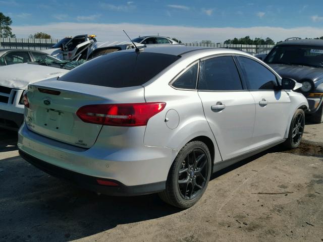 1FADP3F28GL222128 - 2016 FORD FOCUS SE SILVER photo 4