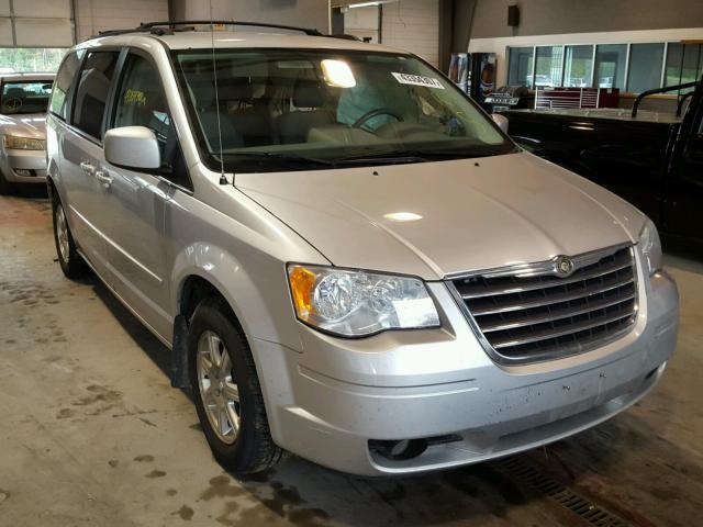 2A8HR54P98R760533 - 2008 CHRYSLER TOWN & COU SILVER photo 1