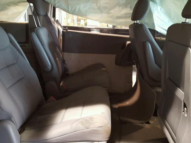 2A8HR54P98R760533 - 2008 CHRYSLER TOWN & COU SILVER photo 6