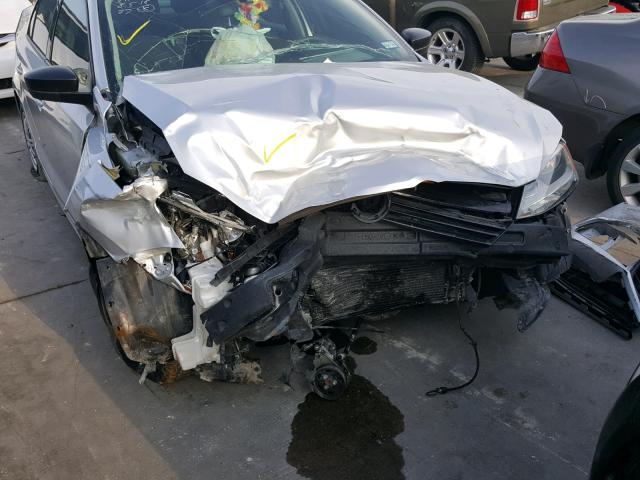 3VW2K7AJ0BM069061 - 2011 VOLKSWAGEN JETTA BASE SILVER photo 9