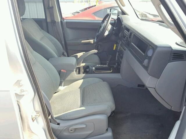 1J8HG48K46C318229 - 2006 JEEP COMMANDER GRAY photo 5