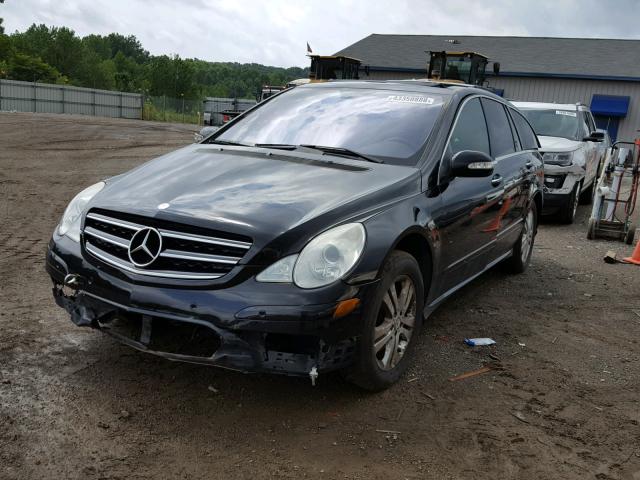 4JGCB65E79A092418 - 2009 MERCEDES-BENZ R 350 4MAT BLACK photo 2