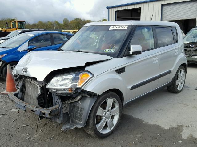 KNDJT2A23A7042209 - 2010 KIA SOUL + SILVER photo 2